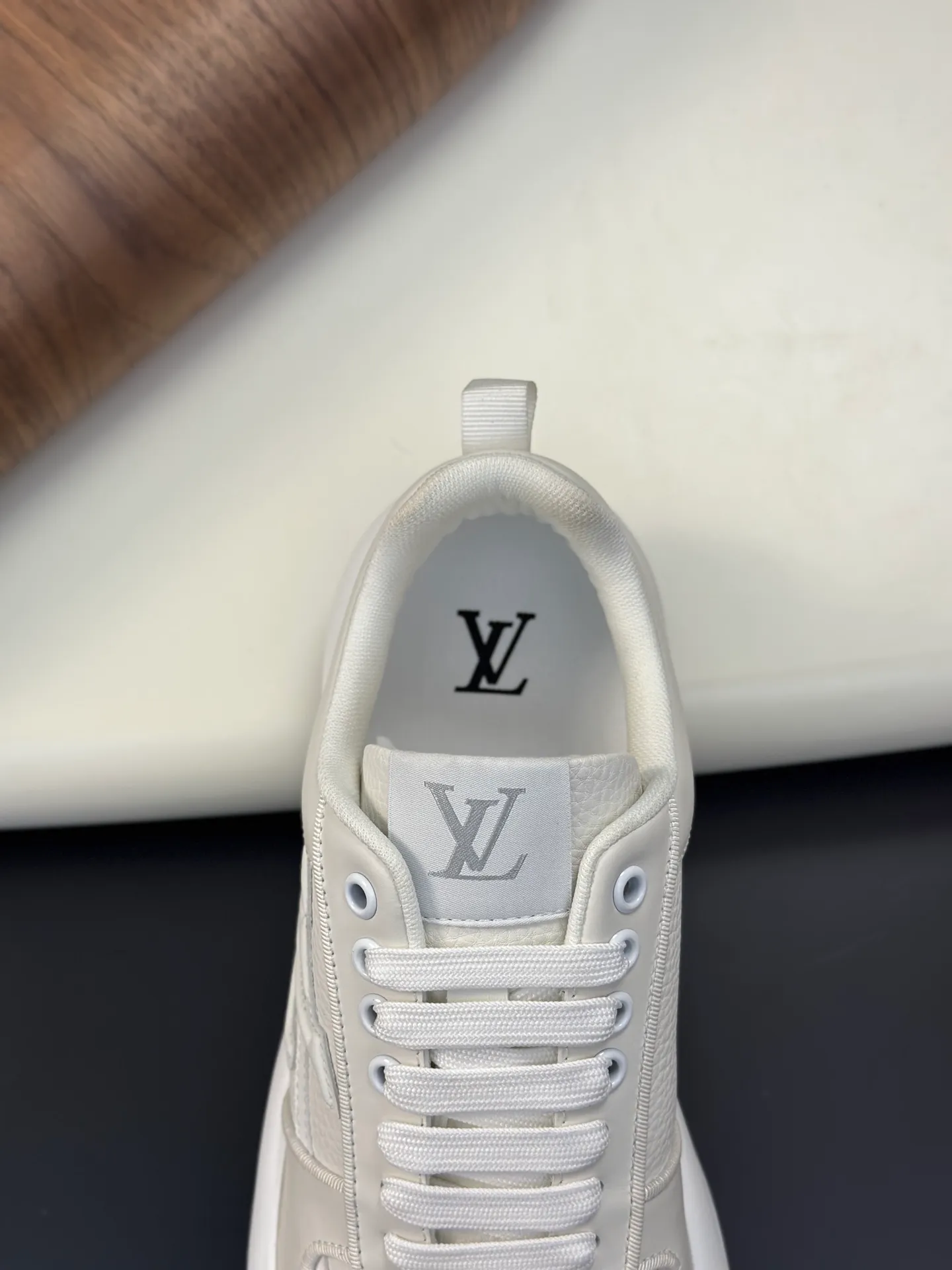 Men's shoes💰780 Lv 🔍Top purchasing agent🇮🇹 Louis Vuitton, the sports sneaker counter is synchronized, the uppers are imported from Italy, high-quality splicing colorful and complex crafts, the imported mesh padding is soft and comfortable, soles: original soles specially provided by the original factory, T men's men's shoes 💰U exclusive movable molded soles are super comfortable, original factory and single goods, 🔍🔍high quality, you can enter and leave the counter at will, welcome to compare, code number 38-44 (customized 45)
